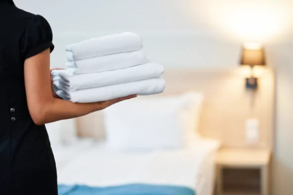 picture-maid-fresh-towels-hotel-room
